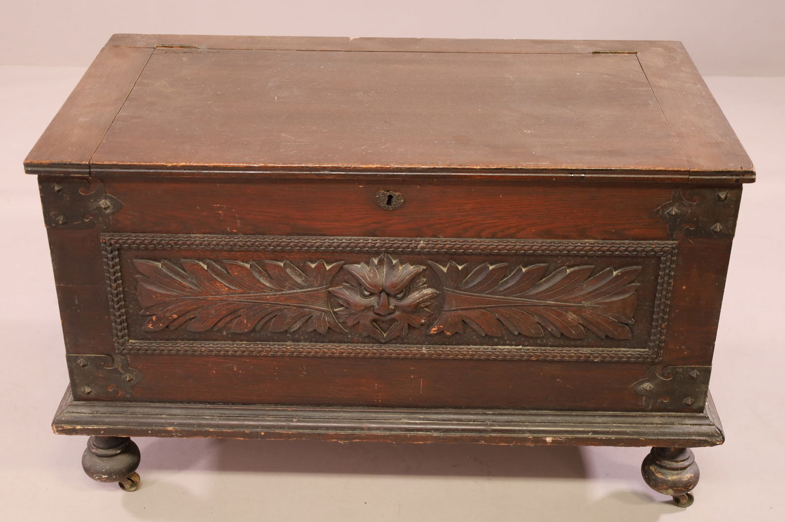 ANTIQUE CARVED OAK TRUNK W/ NORTHWIND FACE (1 of 4)