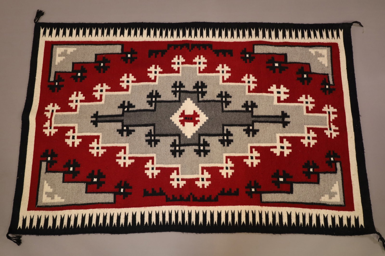 NATIVE AMERICAN NAVAJO RUG (1 of 2)