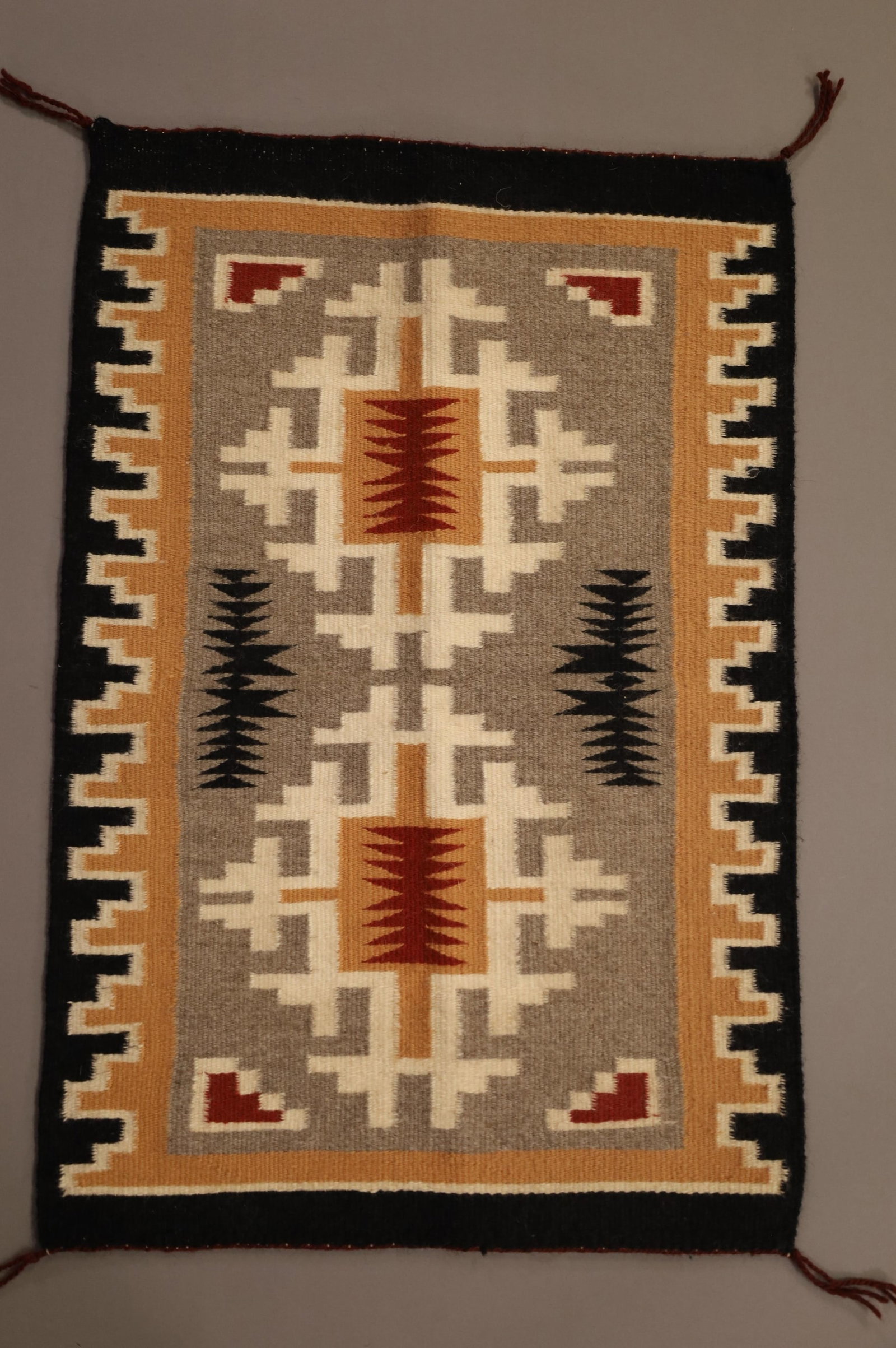 NATIVE AMERICAN NAVAJO RUG: 20" x 29" HANDMADE NAVAJO WEAVING.