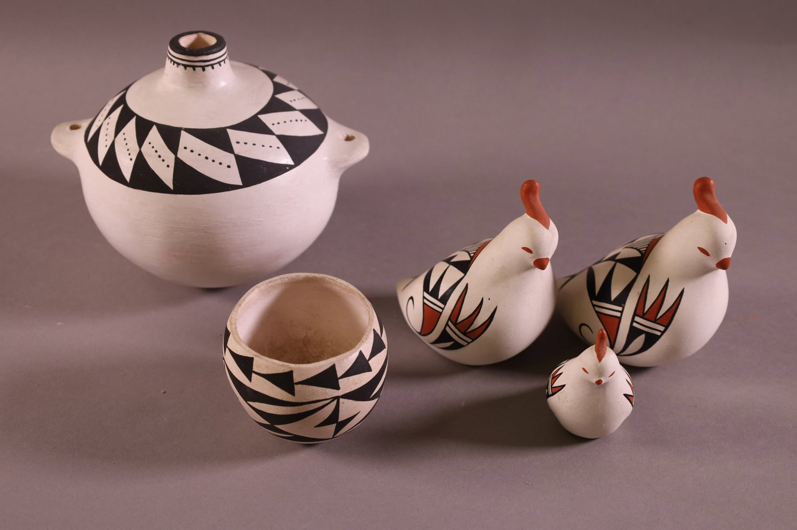 5 PIECES OF NATIVE AMERICAN POTTERY (1 of 5)