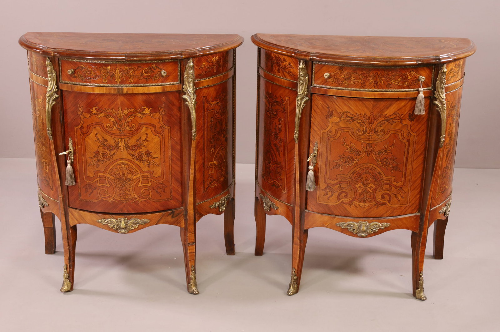 PAIR OF FRENCH STYLE COMMODES: INLAID FRENCH STYLE COMMODES WITH ORMOLU, SINGLE DRAWER, SINGLE DOOR. VENEER DAMAGE, WITH KEY. 31" W x 15 1/2" D x 34" H. THIS ITEM EXCEEDS SIZE LIMITATIONS FOR IN HOUSE SHIPPING.