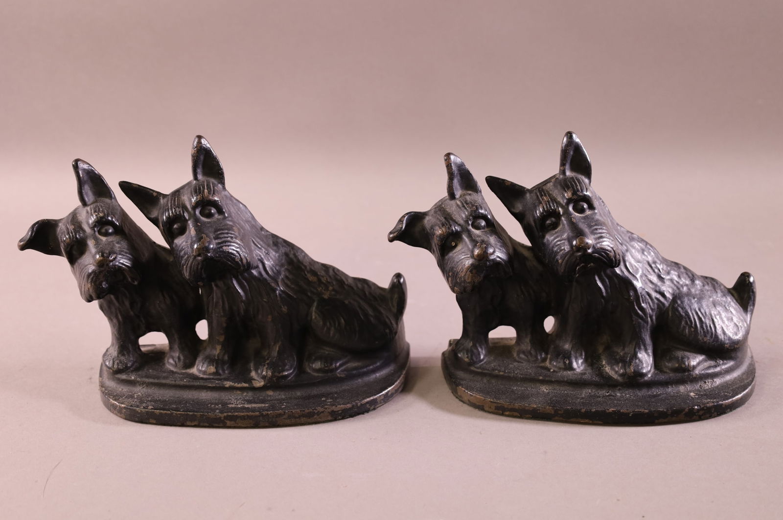 PAIR OF CAST IRON SCOTTY DOG DOORSTOPS (1 of 2)