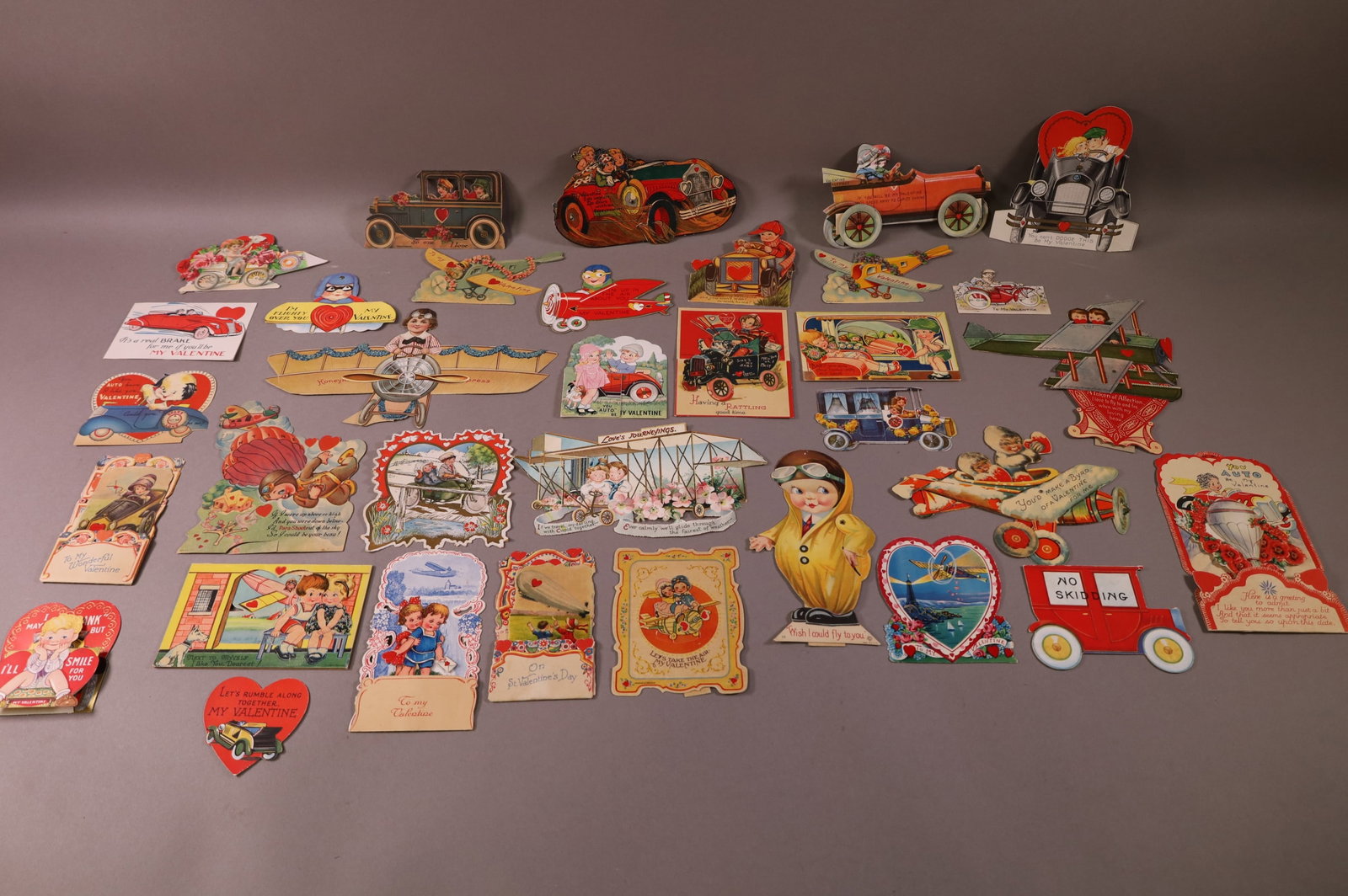 LARGE LOT OF VINTAGE VALENTINE CARDS (1 of 7)