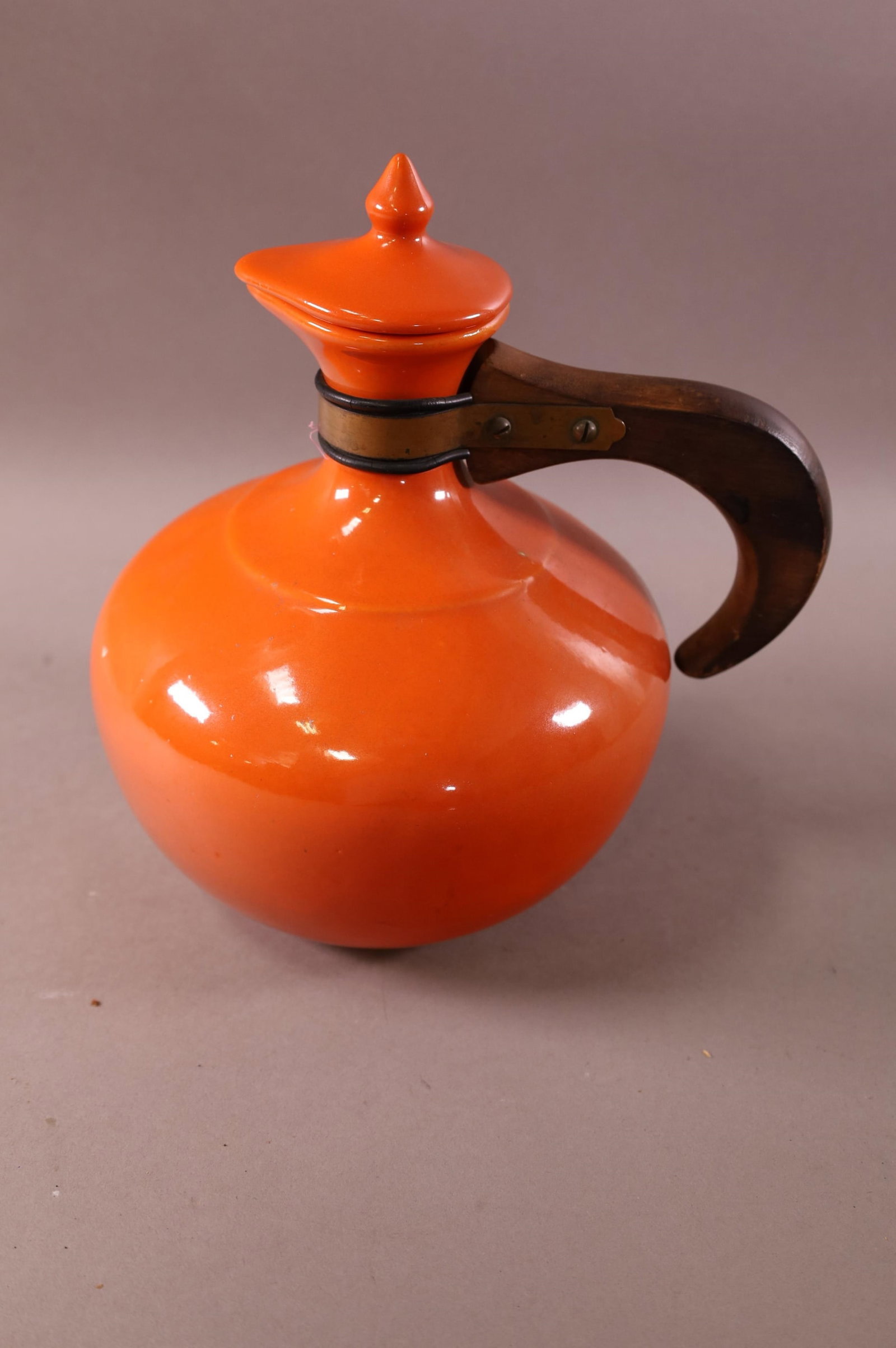 BAUER POTTERY CARAFE WITH WOODEN HANDLE (1 of 3)