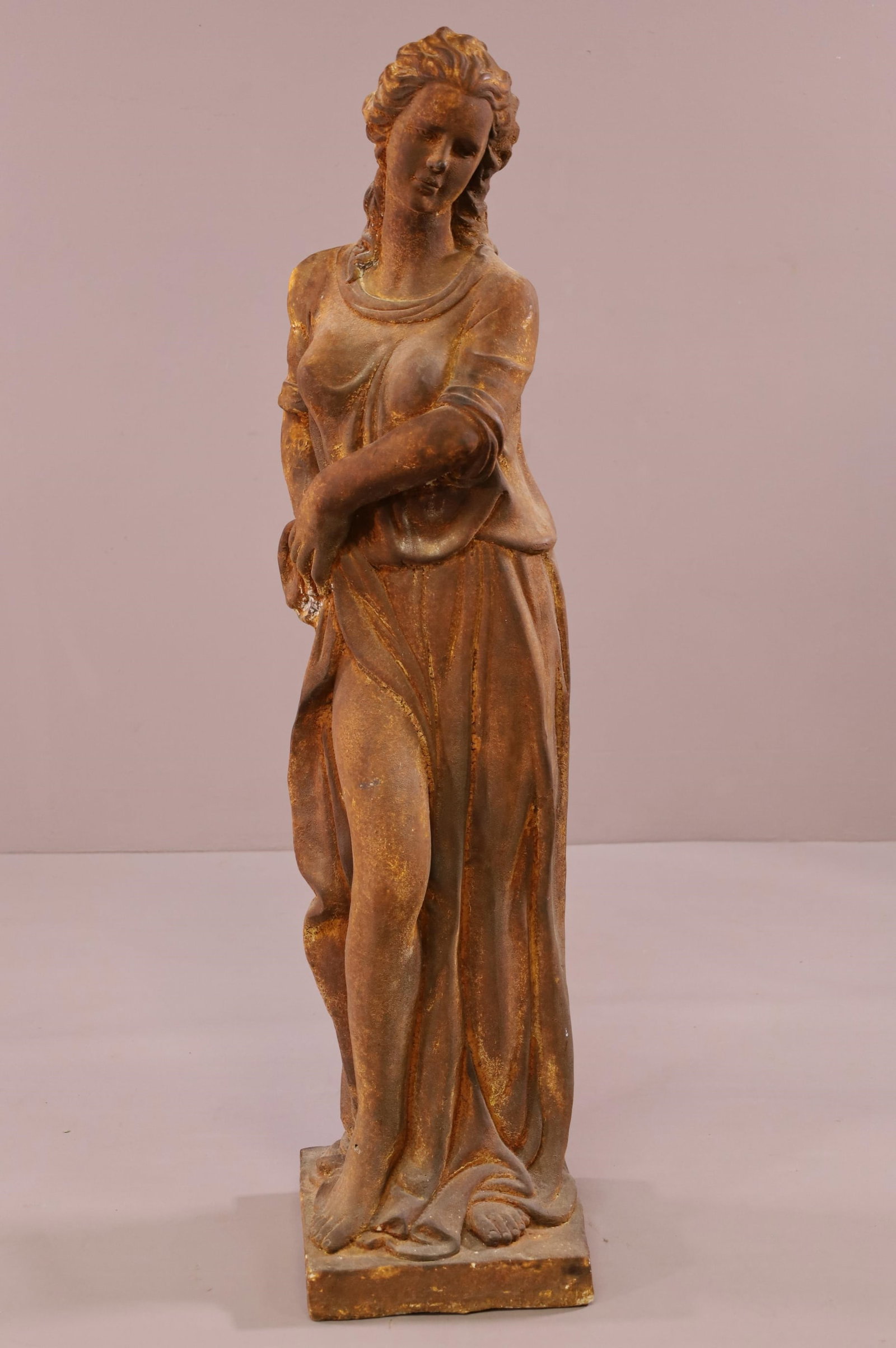 LARGE STATUE OF A LADY (1 of 2)