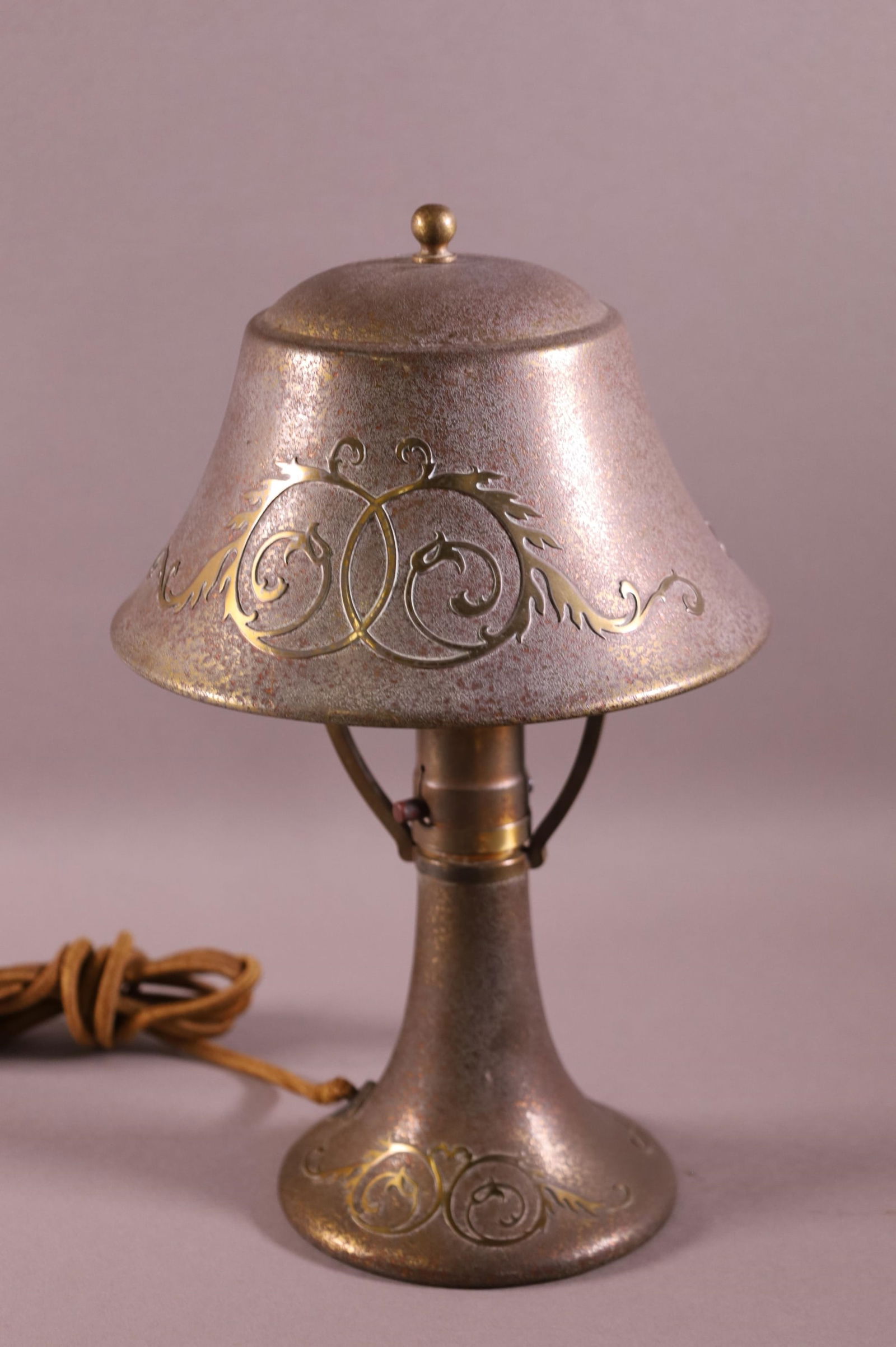 UNSIGNED HEINTZ HELMET TABLE LAMP (1 of 3)