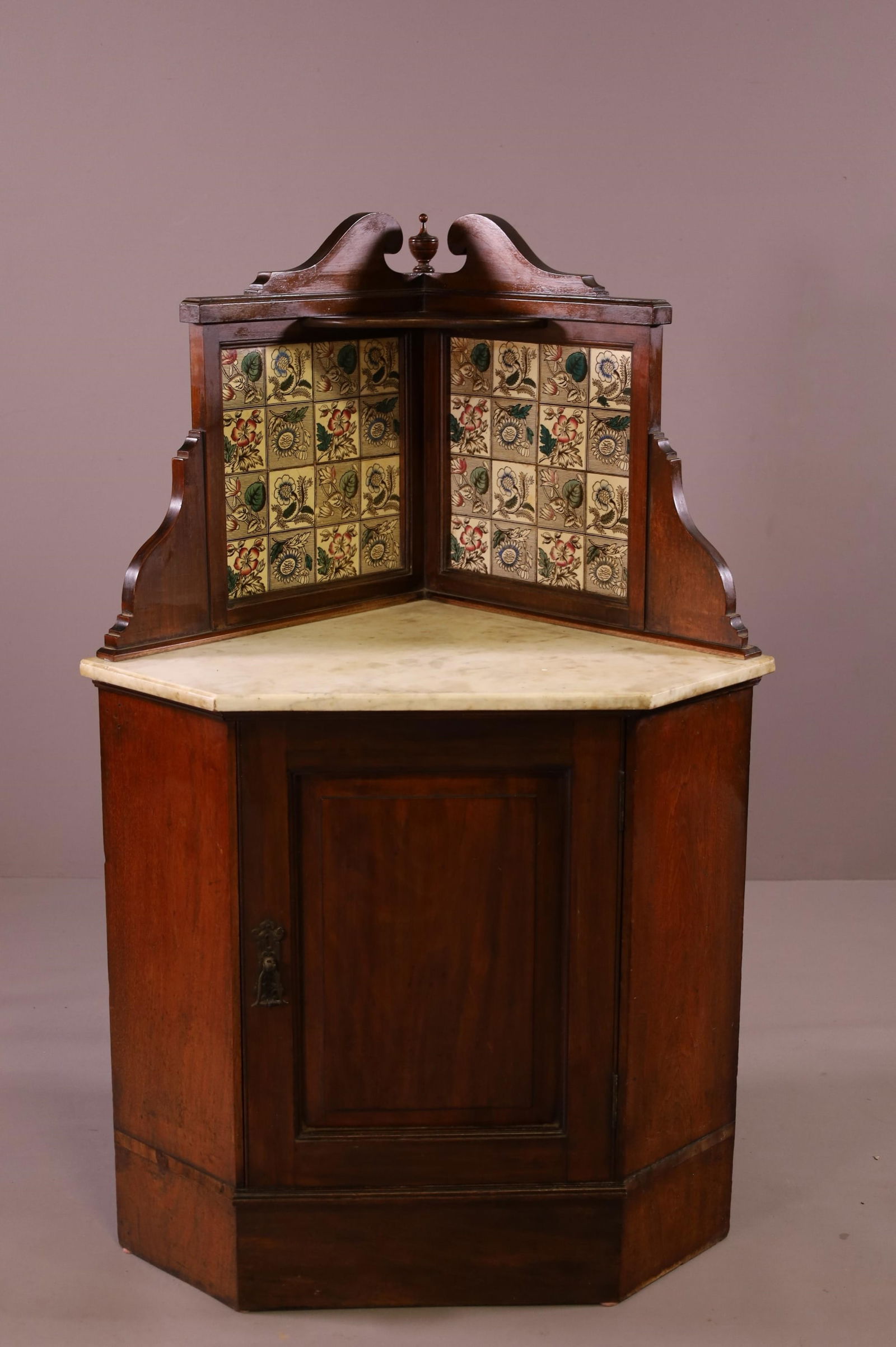 VICTORIAN CORNER WASHSTAND (1 of 5)