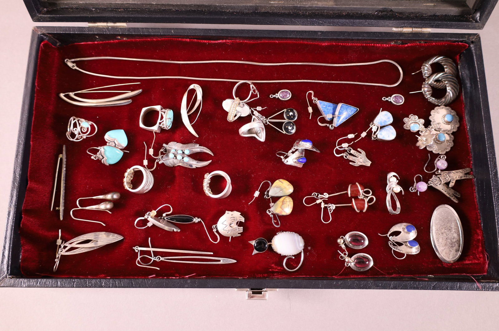 COLLECTION OF NATIVE AMERICAN JEWELRY (1 of 6)