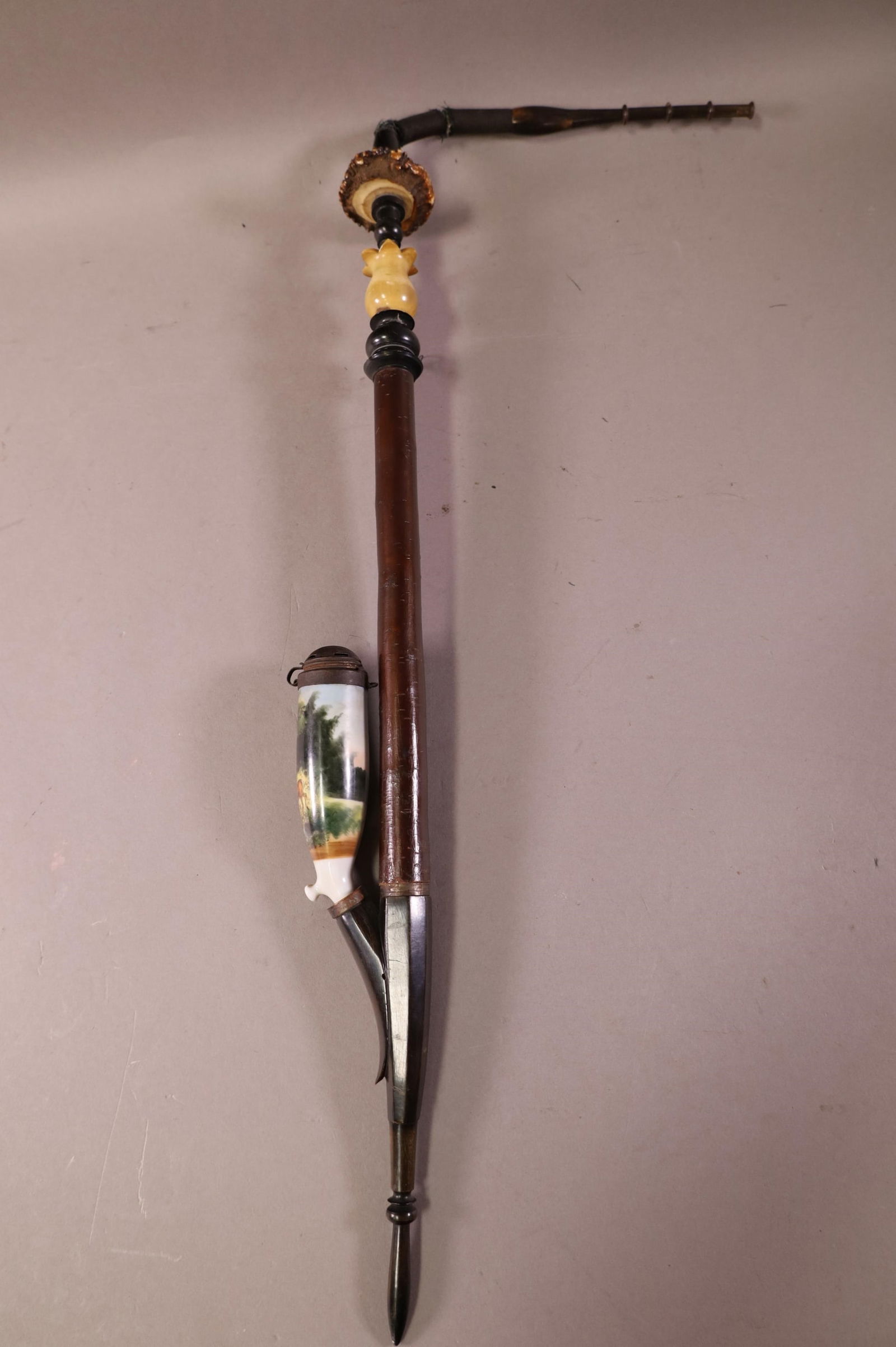 GERMAN PORCELAIN PIPE (1 of 4)