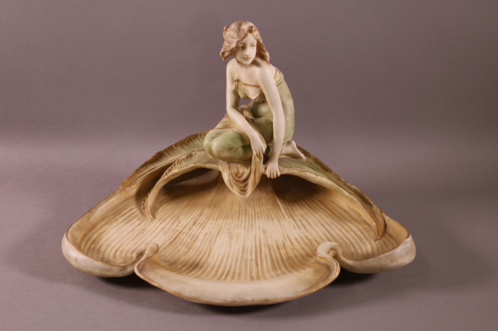 AMPHORA FIGURAL CENTER BOWL (1 of 4)