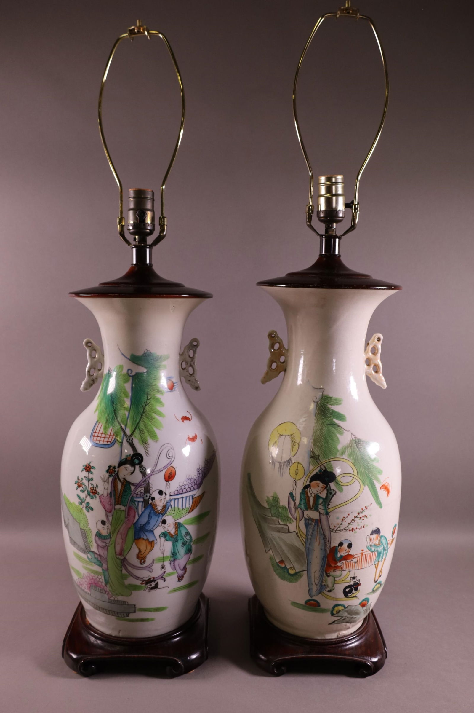 PAIR OF CHINESE PORCELAIN LAMPS (1 of 3)