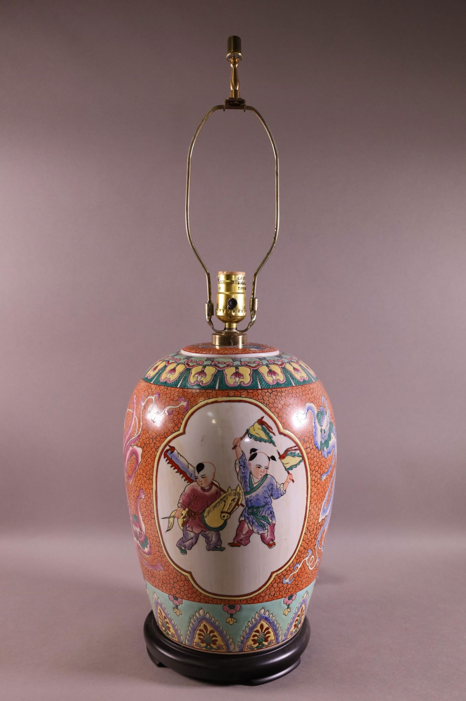 CHINESE PORCELAIN LAMP (1 of 3)