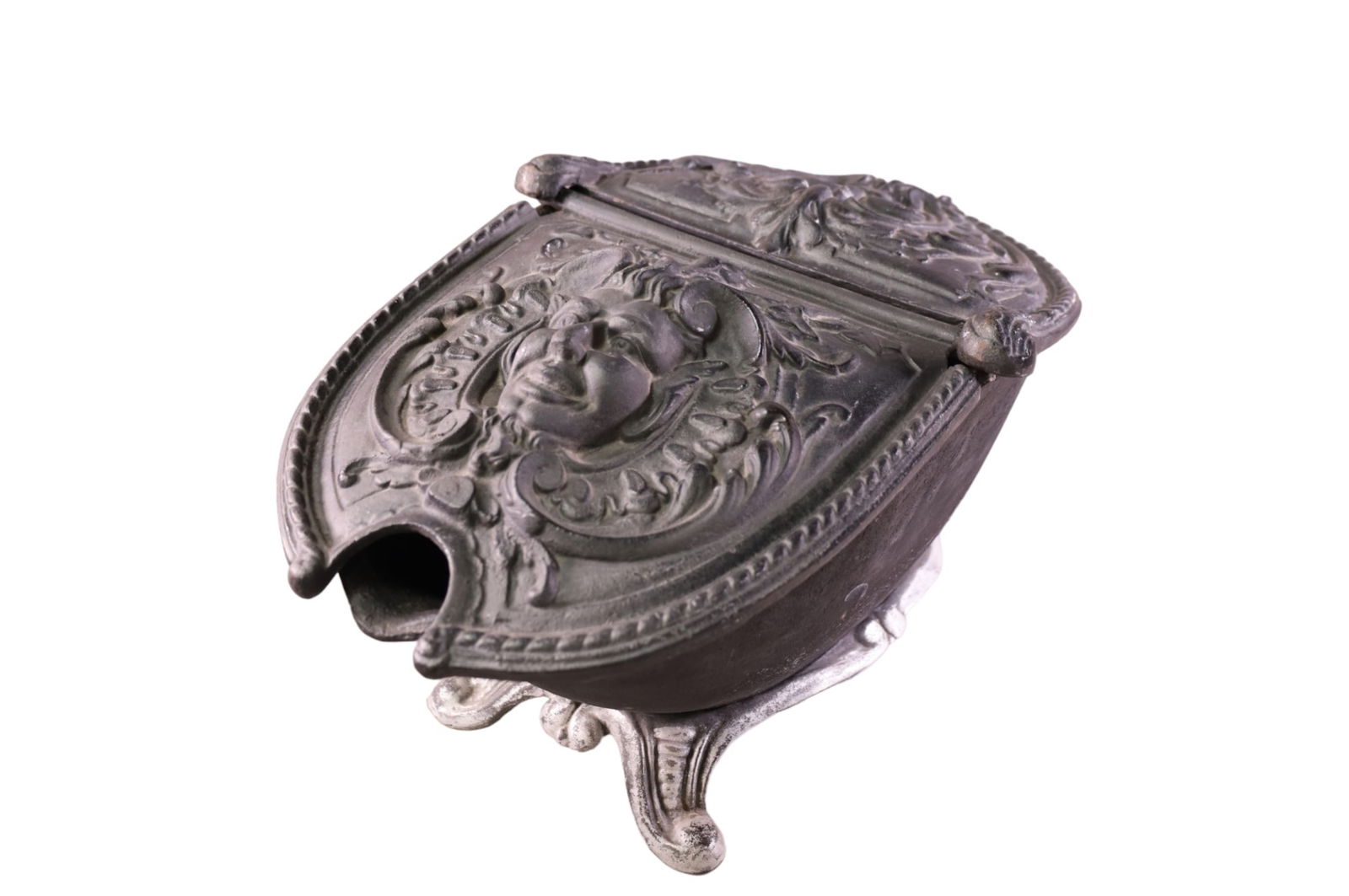 CAST IRON VICTORIAN COAL SCUTTLE (1 of 3)
