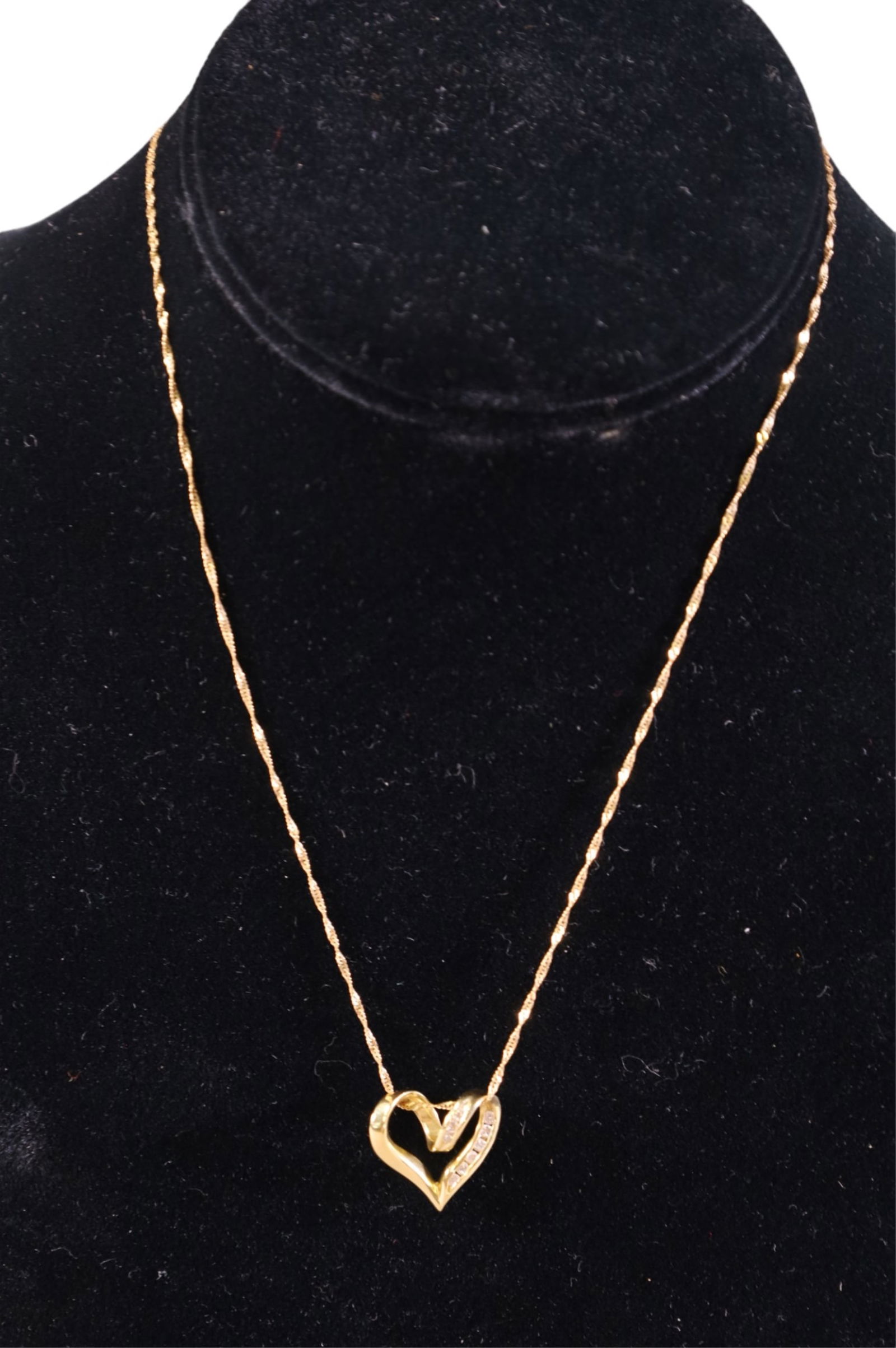 18K GOLD NECKLACE W/ PENDANT (1 of 2)