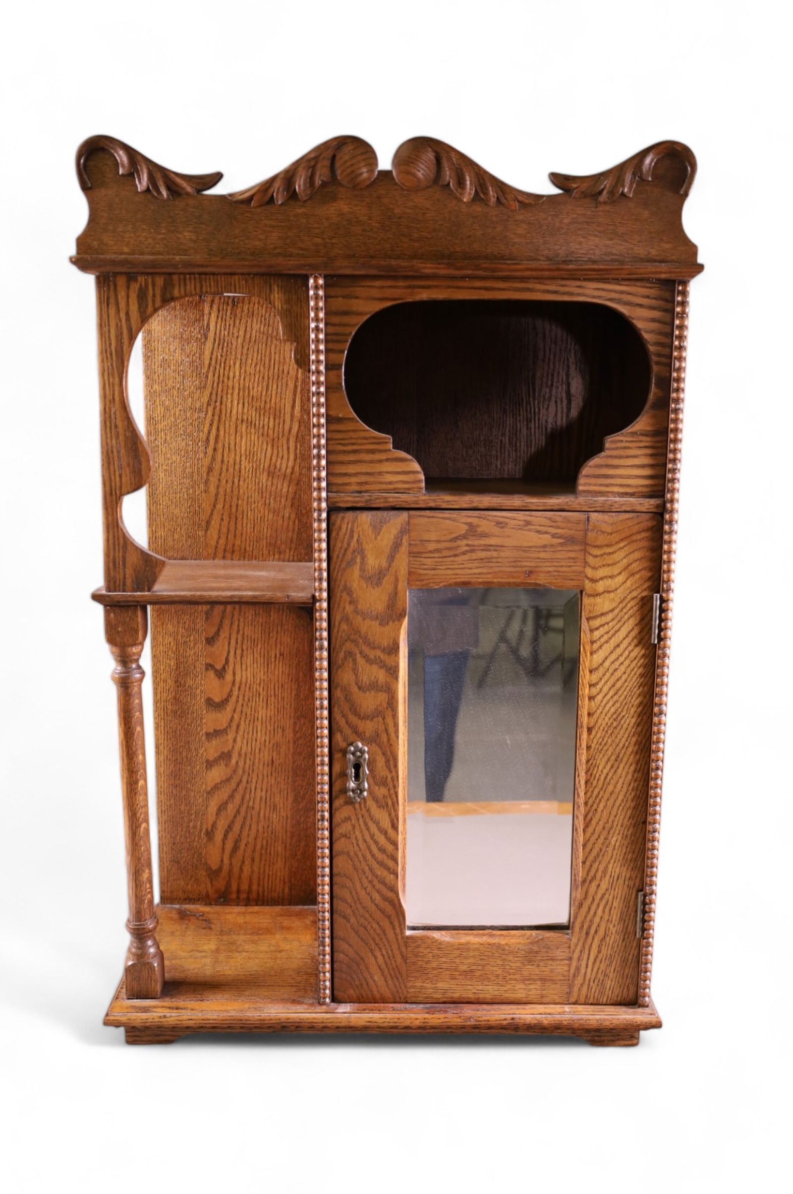 ANTIQUE AMERICAN OAK HANGING CABINET (1 of 4)