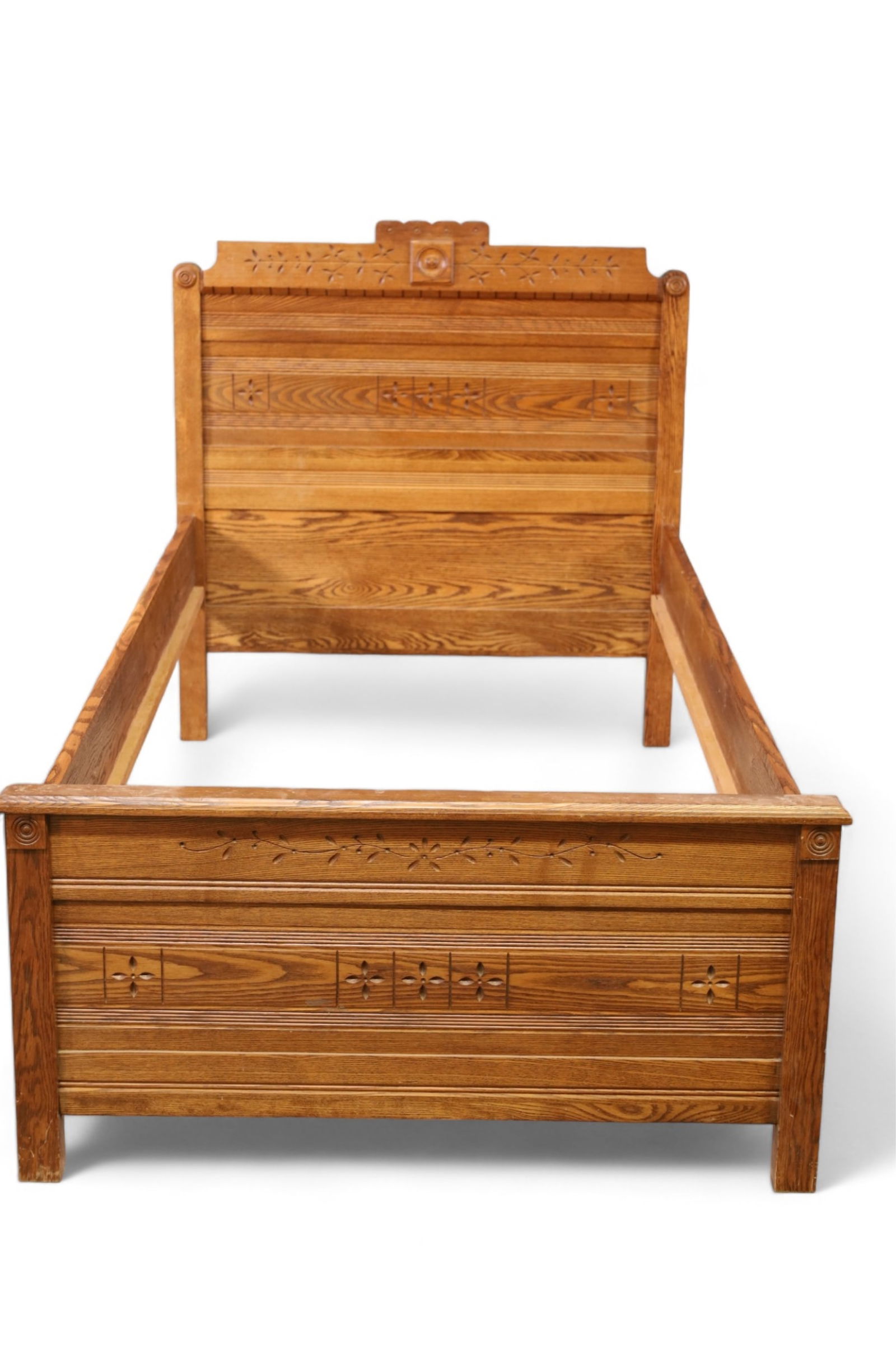 AMERICAN OAK EASTLAKE CHILD'S  BED (1 of 3)