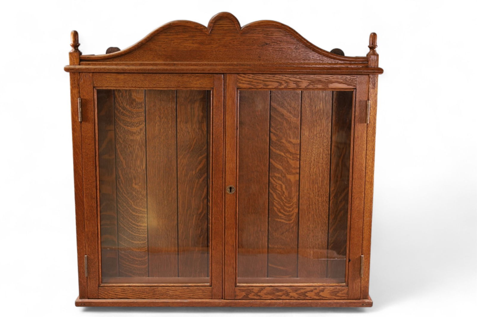 ANTIQUE AMERICAN OAK HANGING CABINET (1 of 3)