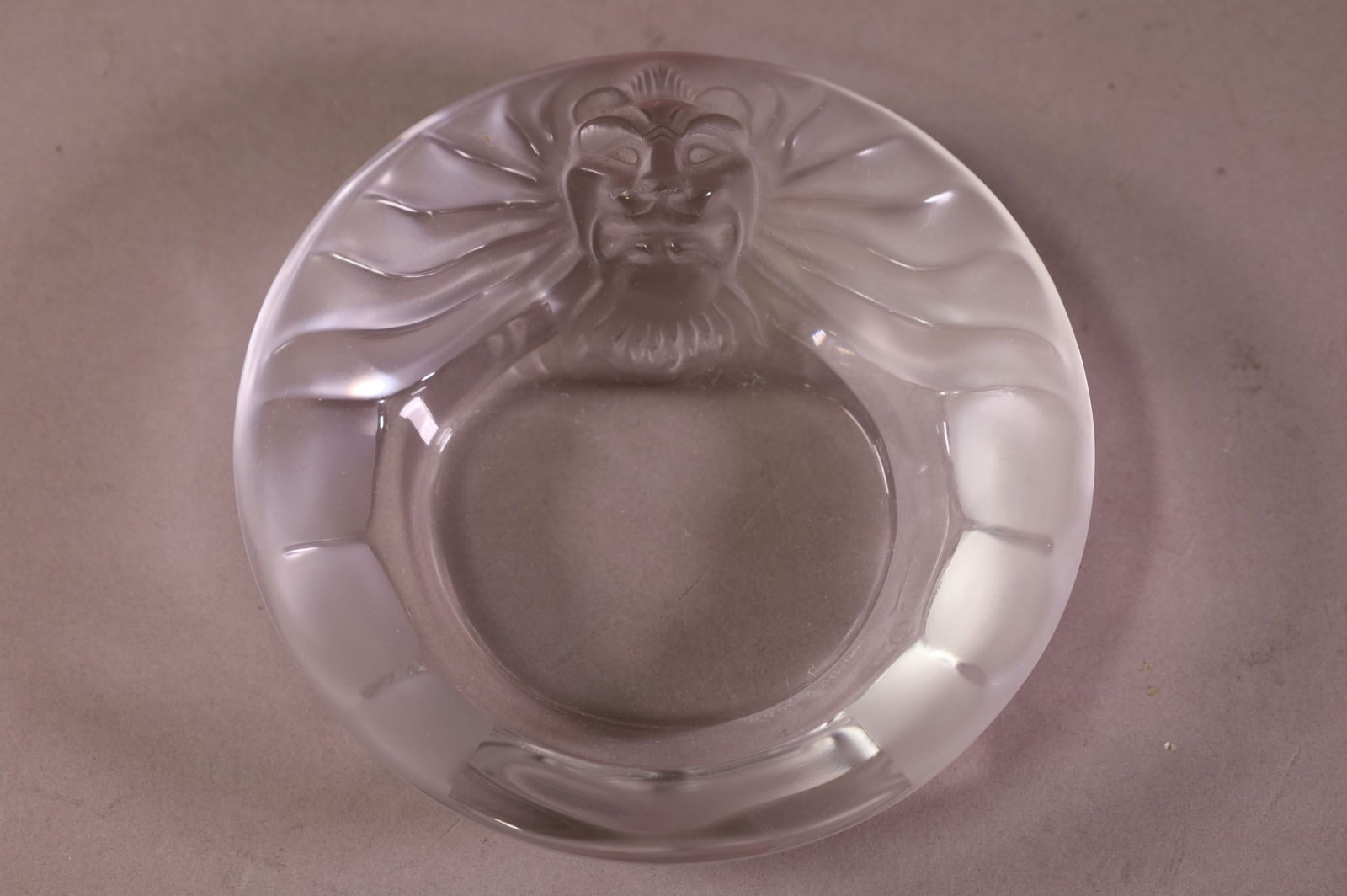 LALIQUE TETE DE LION ASHTRAY (1 of 4)
