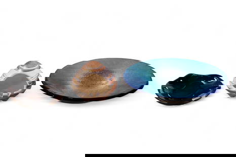3 PIECES OF MID CENTURY MODERN TABLE ITEMS: SASCHA BRASTOFF ASHTRAY, & 2 PIECES OF ART GLASS. 4 1/2" - 12" DIAM.