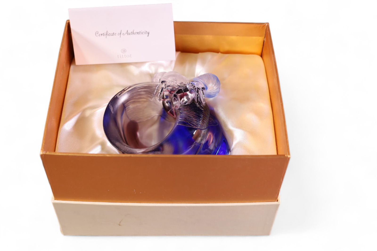 TITTOT ART GLASS SHELL (1 of 2)