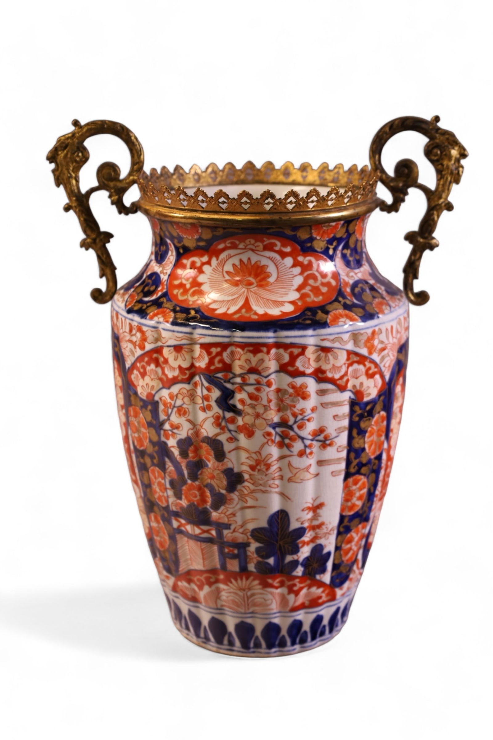 JAPANESE IMARI VASE (1 of 4)