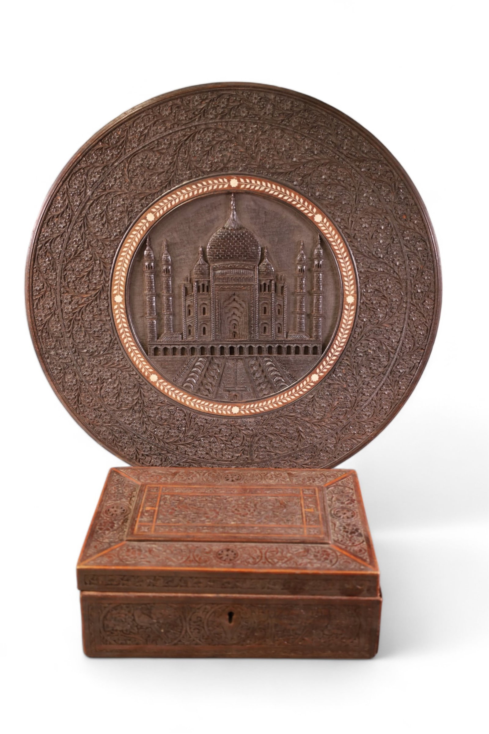CARVED INDIAN BOX & PLAQUE (1 of 5)