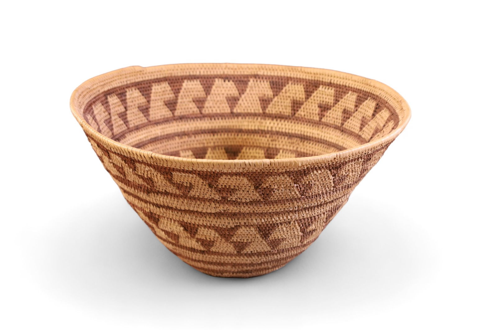 LARGE NATIVE AMERICAN STYLE BASKET (1 of 2)