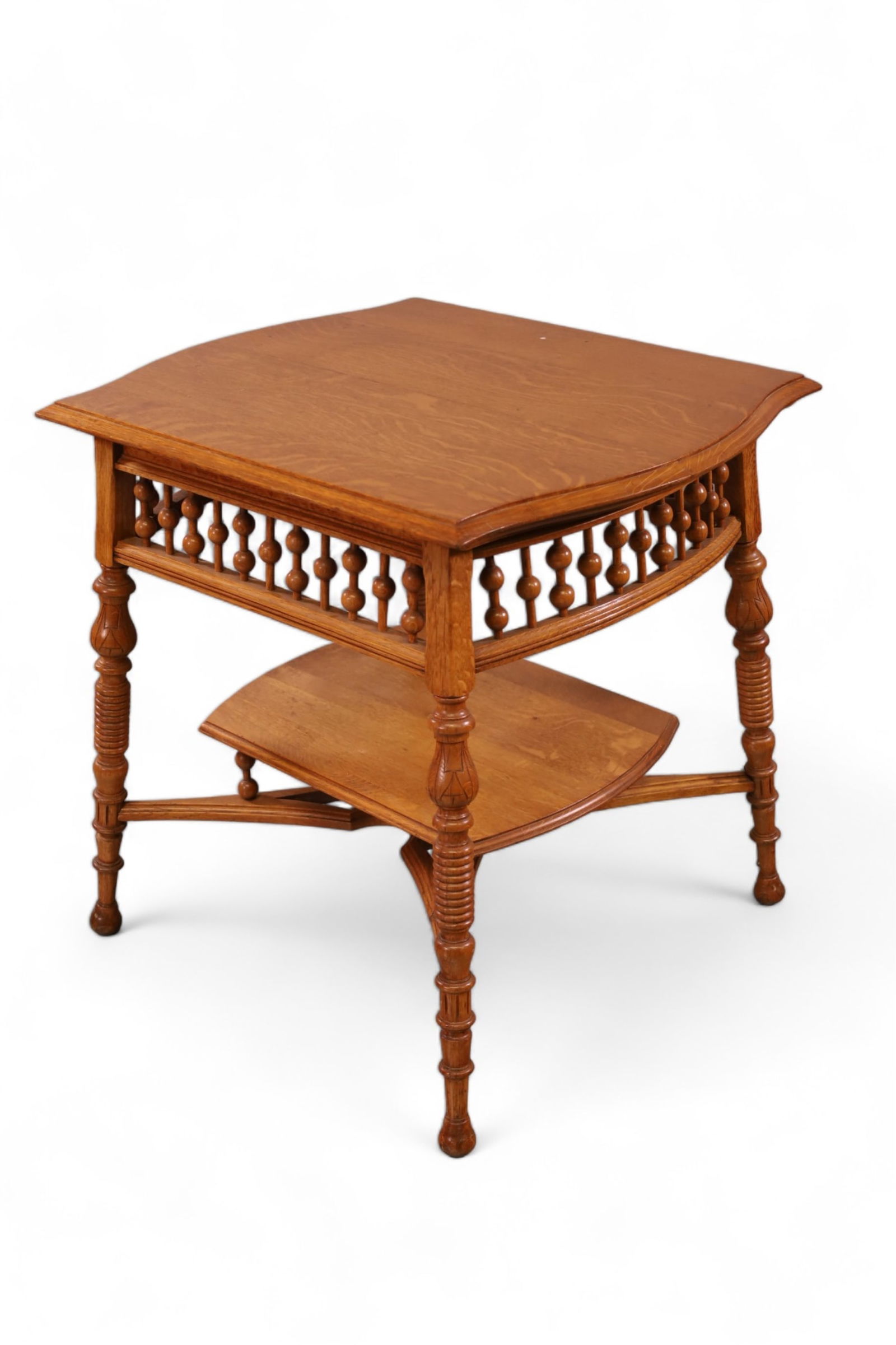 STICK & BALL AM. OAK LAMP TABLE (1 of 2)