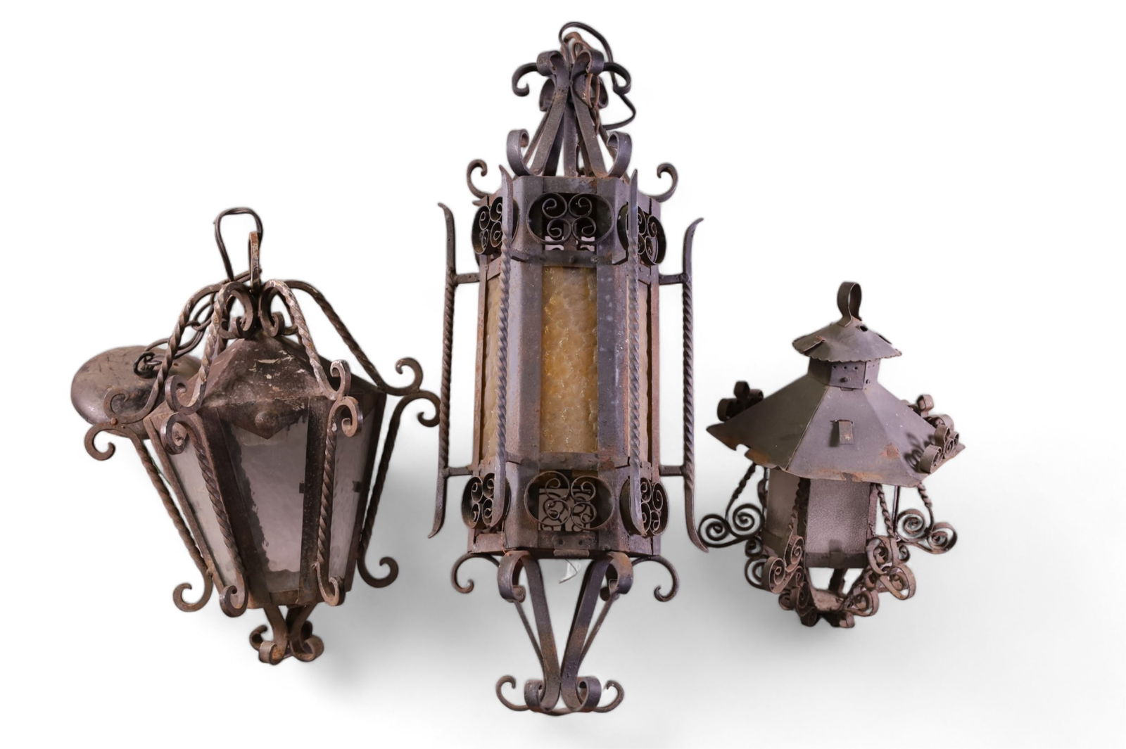 3 HANGING LIGHTS (1 of 4)