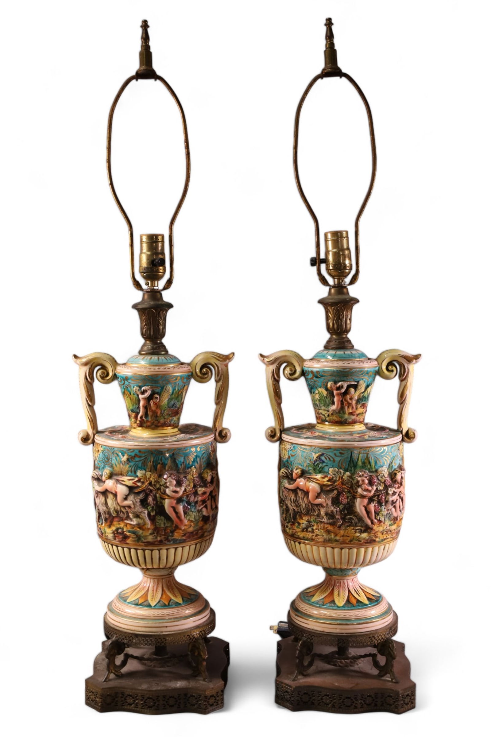 PAIR OF CAPODIMONTE TABLE LAMPS (1 of 2)