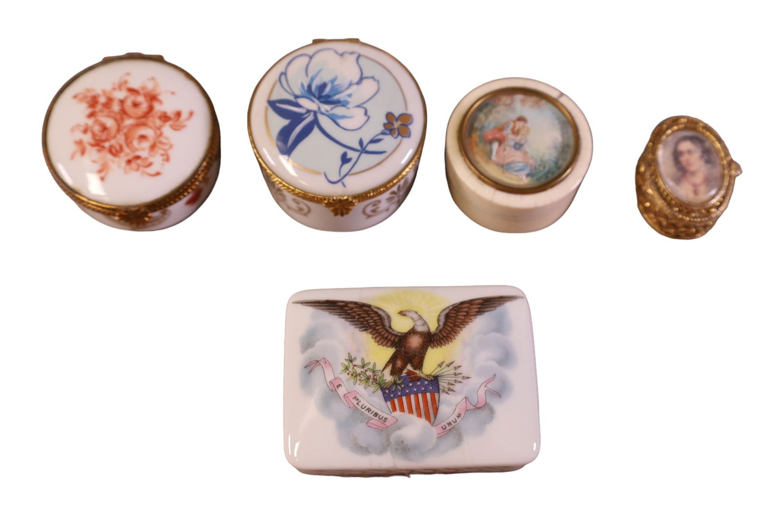 5 PILL BOXES: BONE WITH SCENIC LID (AS IS), PORCELAIN PILL BOXES. 2" - 3" W.