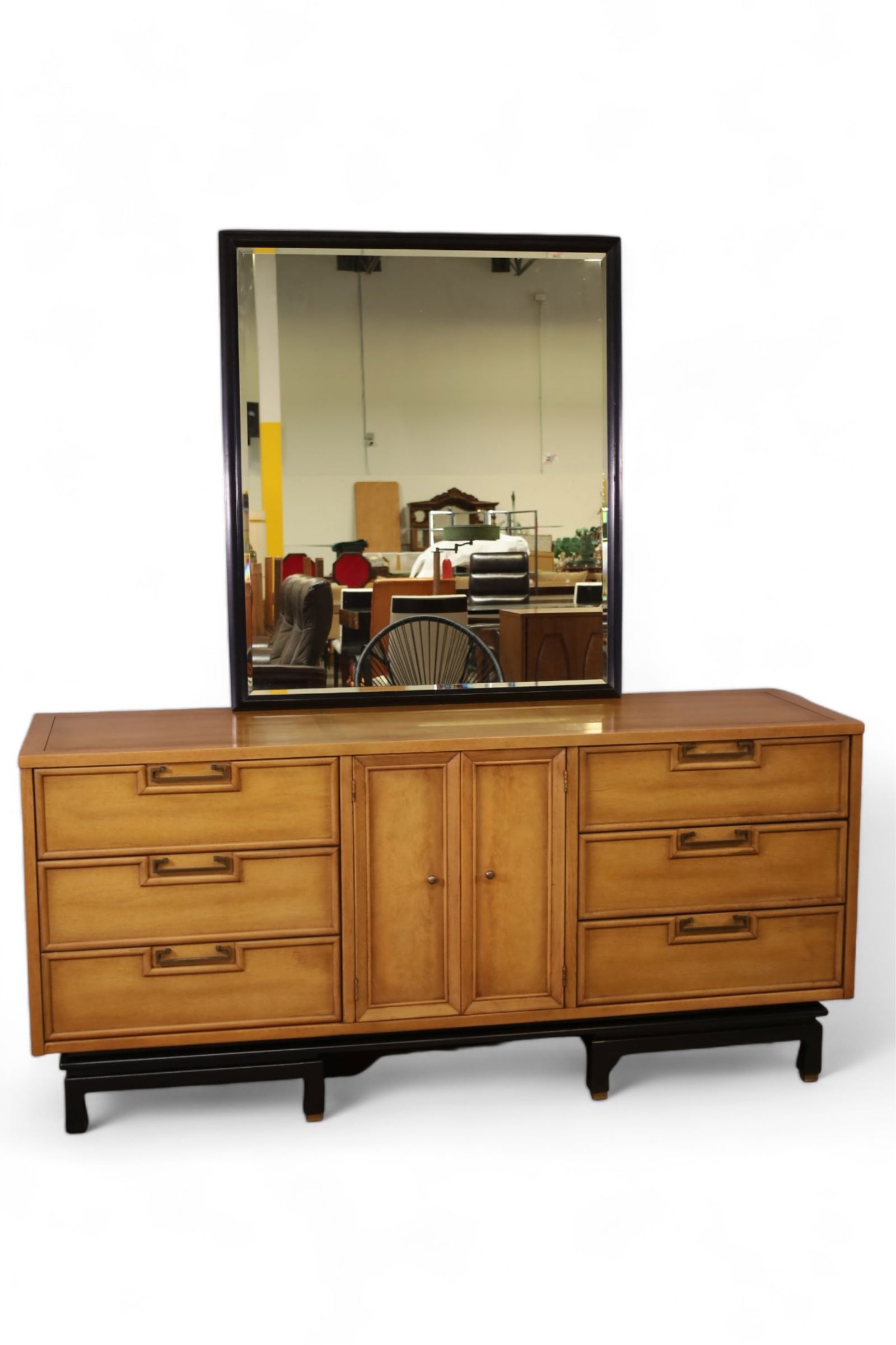 MID CENTURY AMERICAN OF MARTINSVILLE DRESSER (1 of 4)