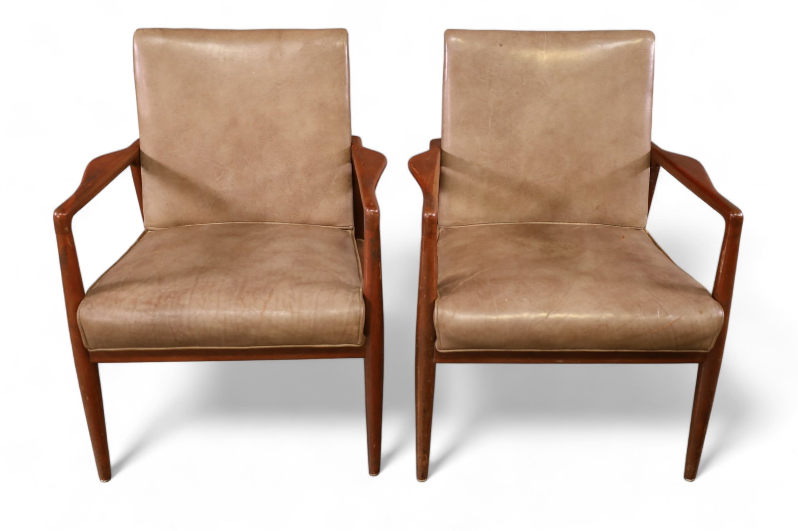 PAIR OF MID CENTURY MODERN ARMCHAIRS: PAIR OF MID CENTURY MODERN ARMCHAIRS MID CENTURY MODERN LOUNGE ARMCHAIRS, MARKED GOLD DESK AND SAFE CO. WEAR TO FINISH, DAMAGE TO UPHOLSTERY. 26" W x 25" D x 34" H. THIS ITEM EXCEEDS SIZE LIMITATIONS 
