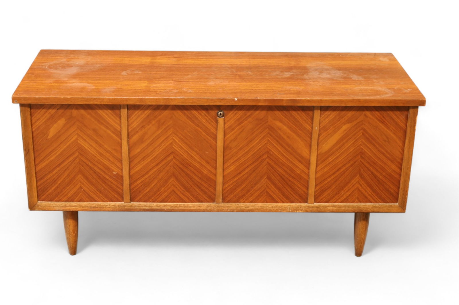 MID CENTURY LANE CEDAR CHEST (1 of 5)