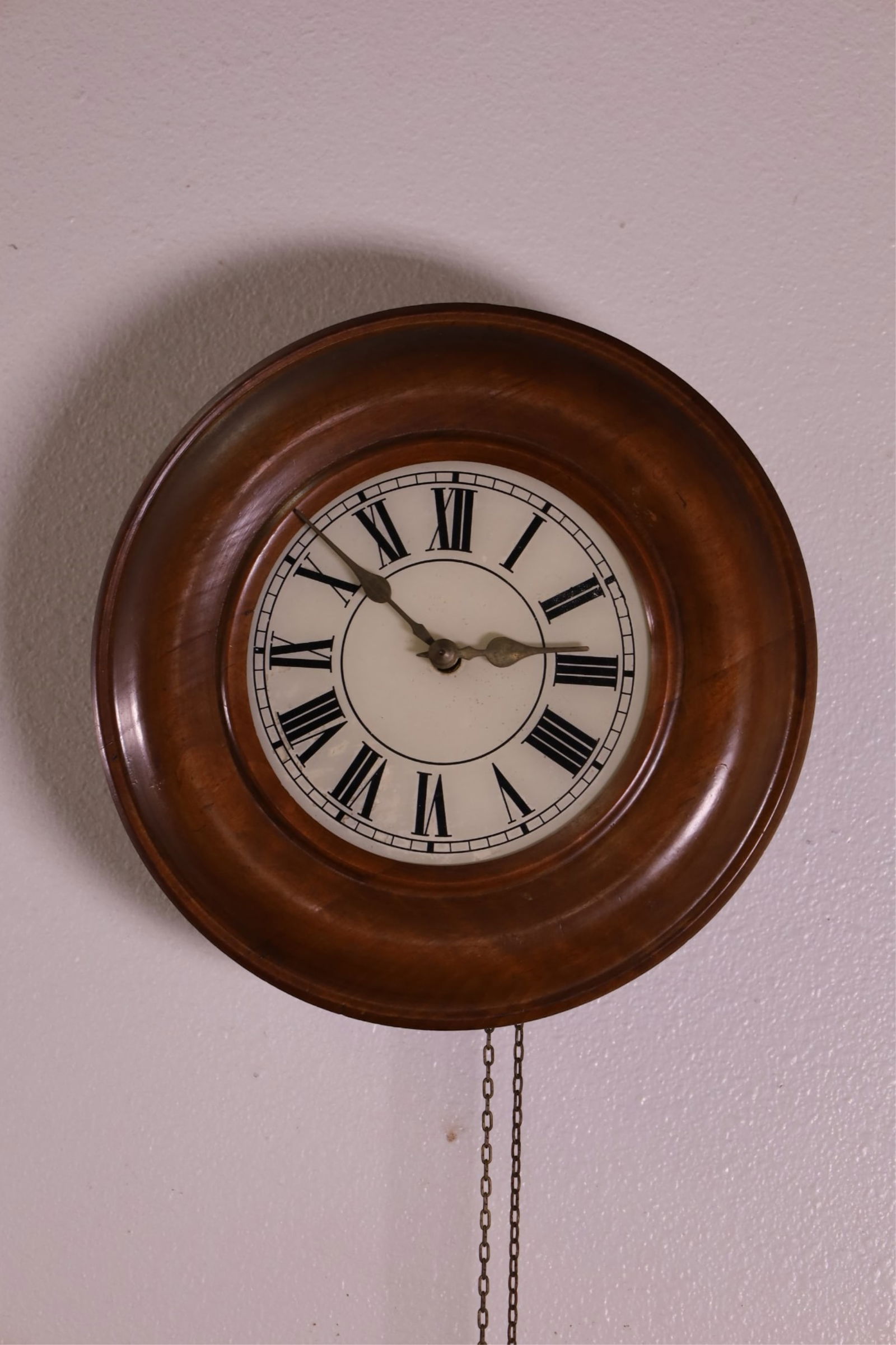 SMALL WALL CLOCK (1 of 2)