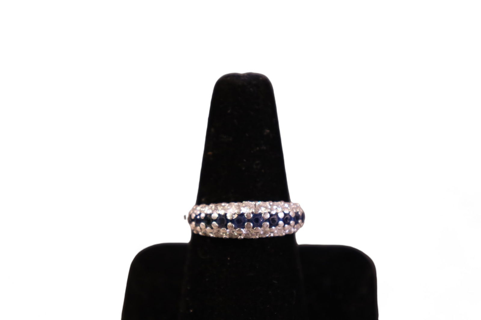 18K WHITE GOLD SAPPHIRE & DIAMOND RING (1 of 3)
