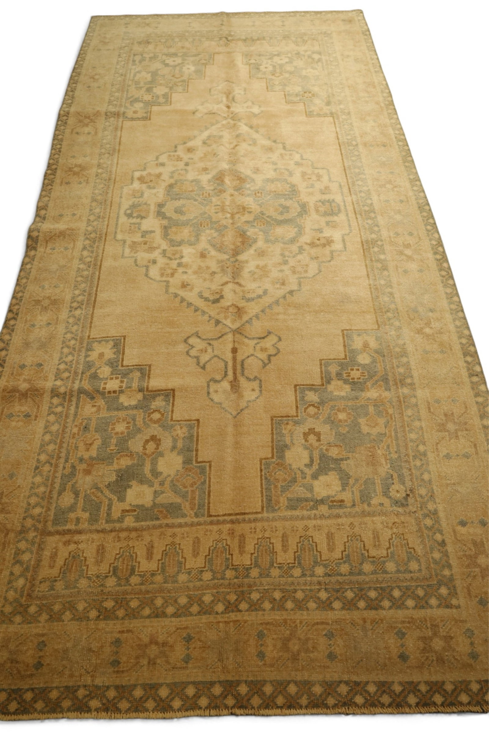 APPROX 10' 7" x 5'  HANDMADE WOOL RUG (1 of 4)