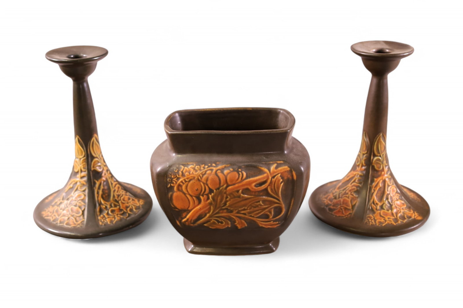 3 PIECES OF ROSEVILLE POTTERY (1 of 5)