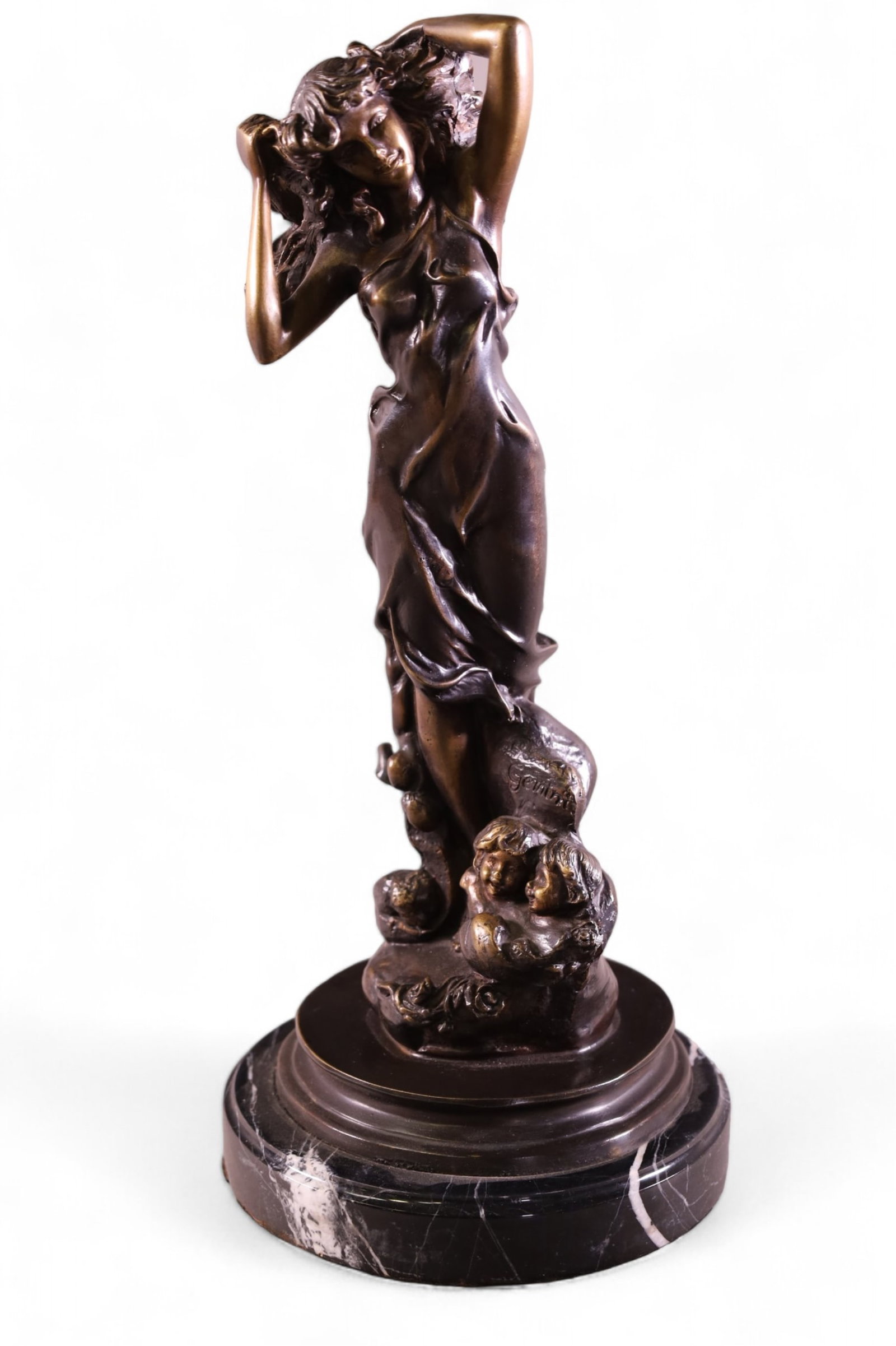 BRONZE STATUE OF A LADY (1 of 2)