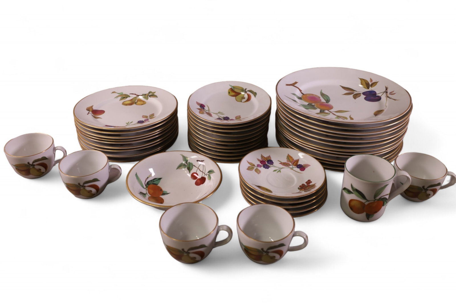 ROYAL WORCHESTER CHINA SET (1 of 4)