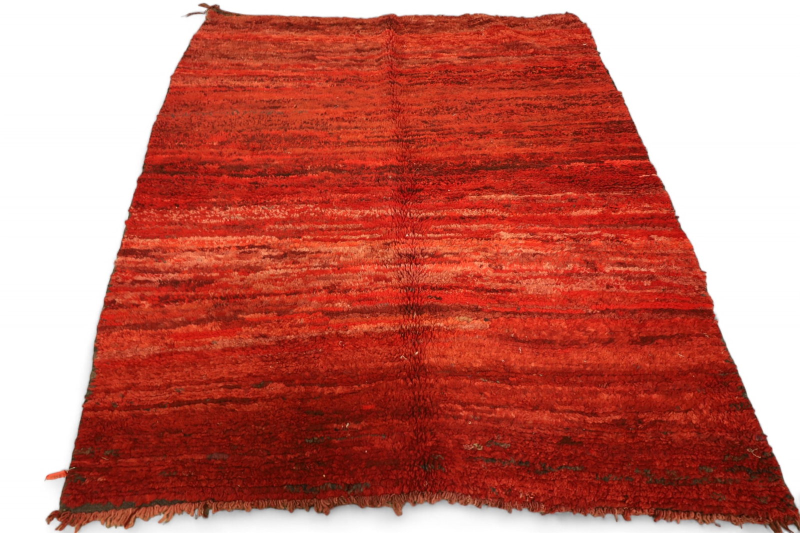 APPROX 5' 7" x 4' 11" MCM STYLE RUG. (1 of 2)