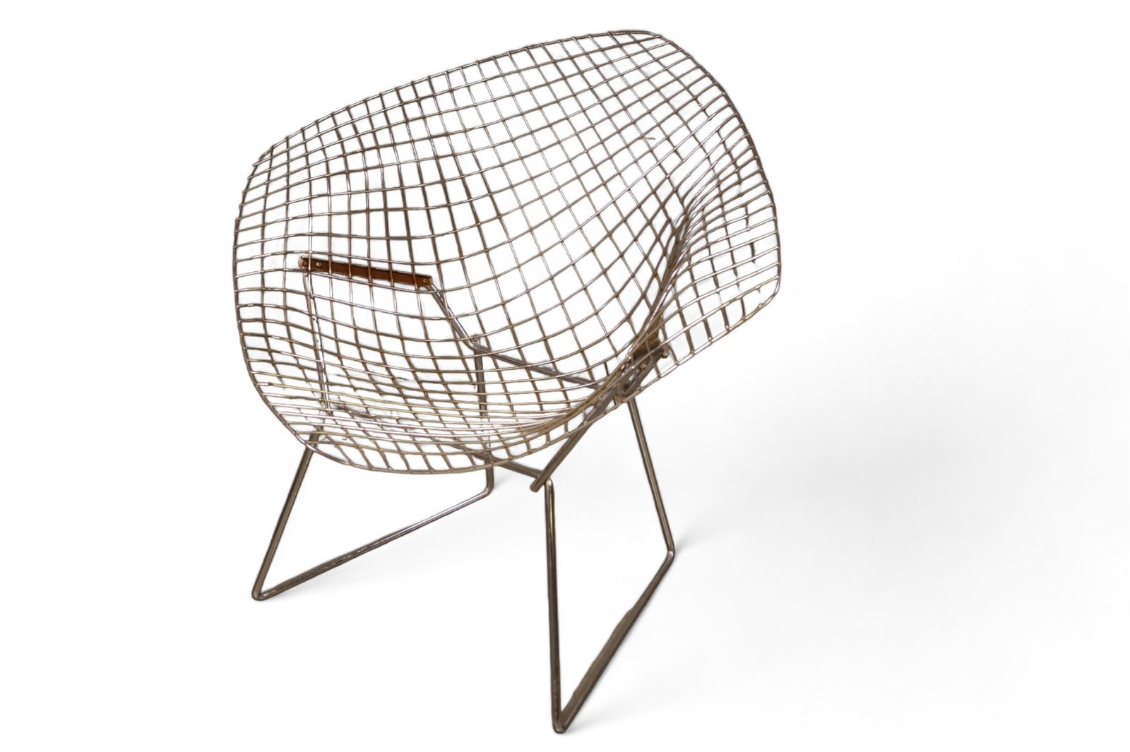 BERTOIA FOR KNOLL "DIAMOND" CHAIR: MID CENTURY MODERN DIAMOND CHAIR BY BERTOIA FOR KNOLL. SOME RUST. 33" W x 28" D x 30" H. THIS ITEM EXCEEDS SIZE LIMITATIONS FOR IN HOUSE SHIPPING, IT MUST BE SHIPPED VIA 3rd PARTY GROUND SHIPPER OR PI