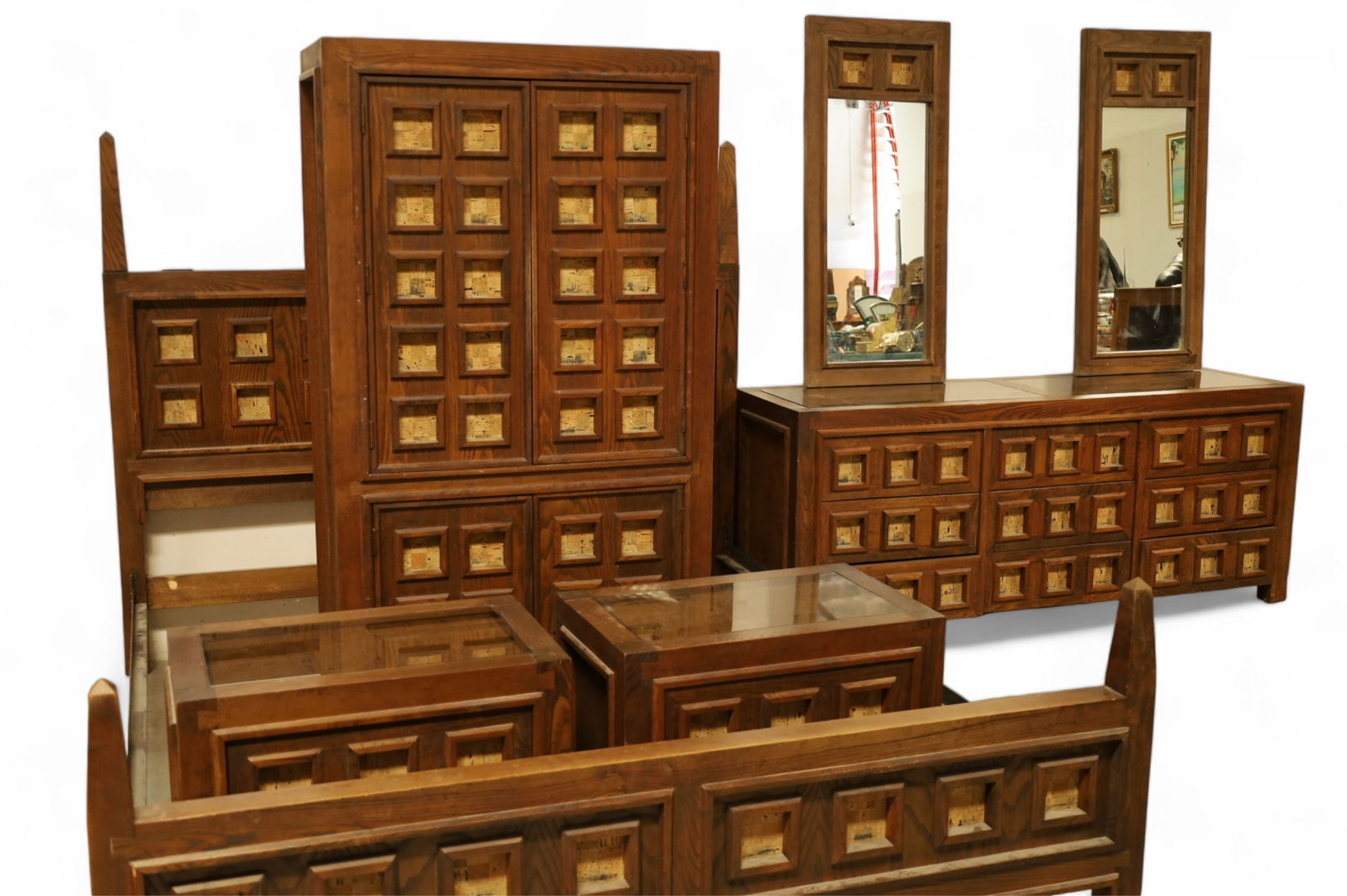 1960'S 5 PIECE BEDROOM SET: VINTAGE 1960s 5 PIECE BEDROOM SET WITH INSET GLASS AND CORK ACCENTS, BRUTALIST STYLE. CHIFFEROBE, KING SIZE BED, DRESSER WITH MIRROR, & PAIR OF NIGHTSTANDS. CHIFFEROBE, 38" W x 20" D x 71" H. NIGHTSTA