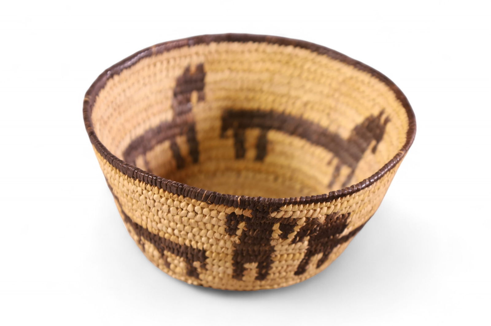 HANDMADE NATIVE AMERICAN BASKET (1 of 3)