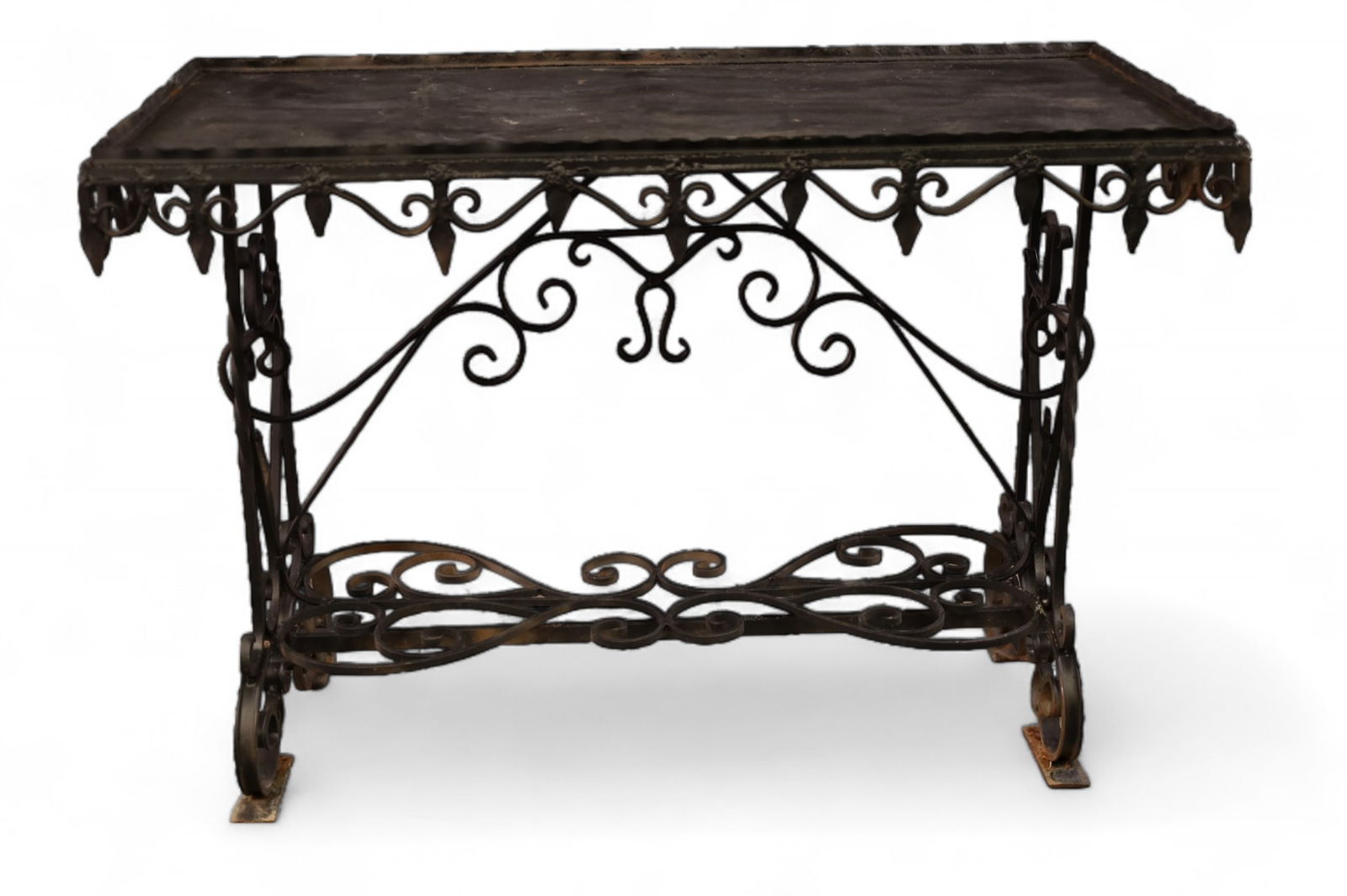 DECORATIVE IRON GARDEN TABLE (1 of 2)