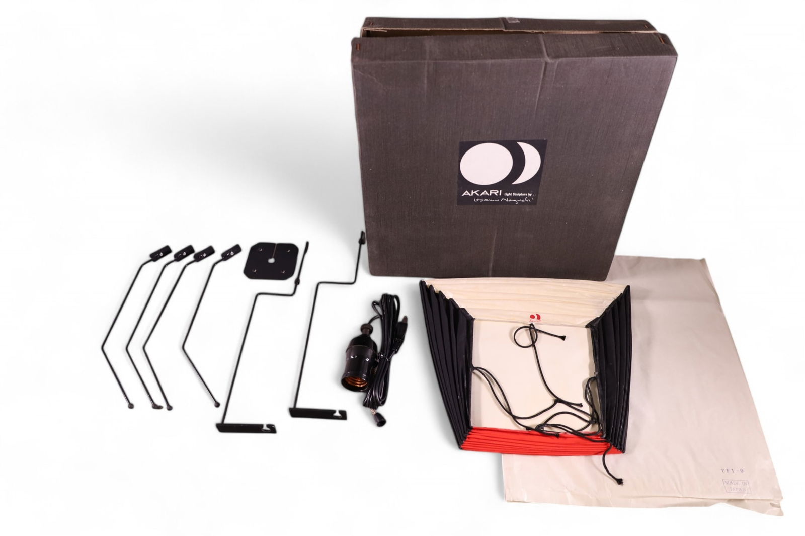 ISAMU NOGUCHI AKARI LAMP (1 of 4)