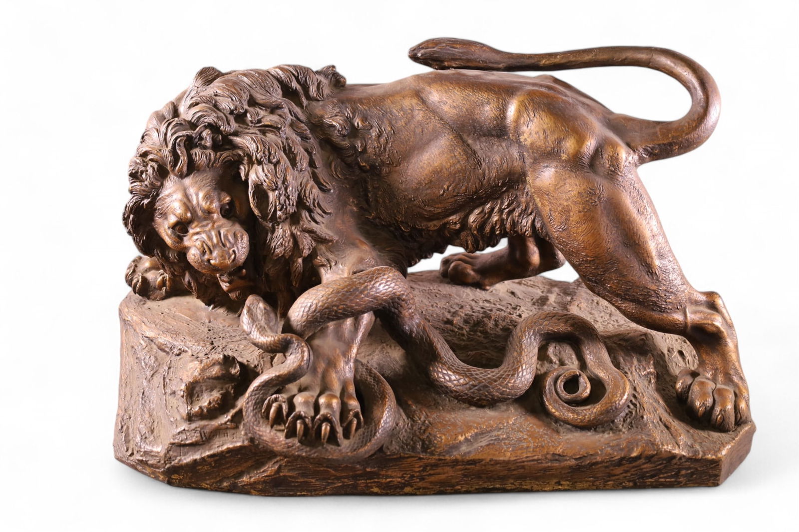 LARGE SCULPTURE OF LION (1 of 4)