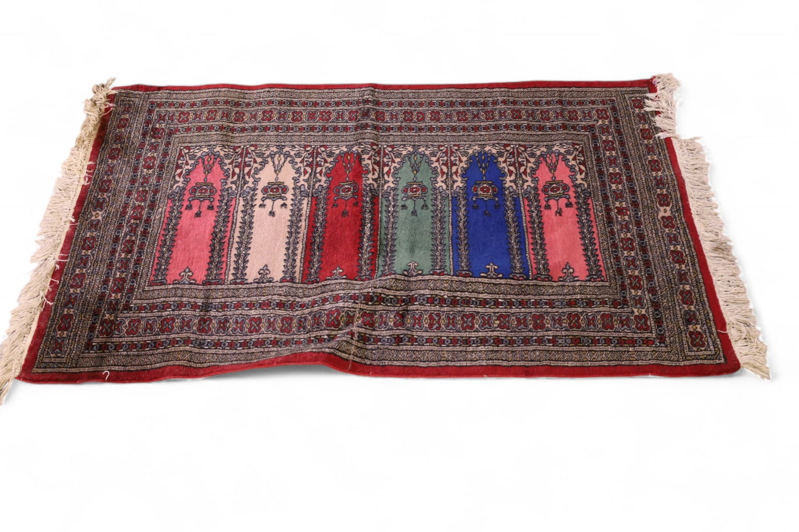 APPROX 6' x 3' 2" HANDMADE WOOL RUG: HANDMADE WOOL RUG, WEAR TO CENTER, DIRTY FRINGES, NEEDS CLEANED.