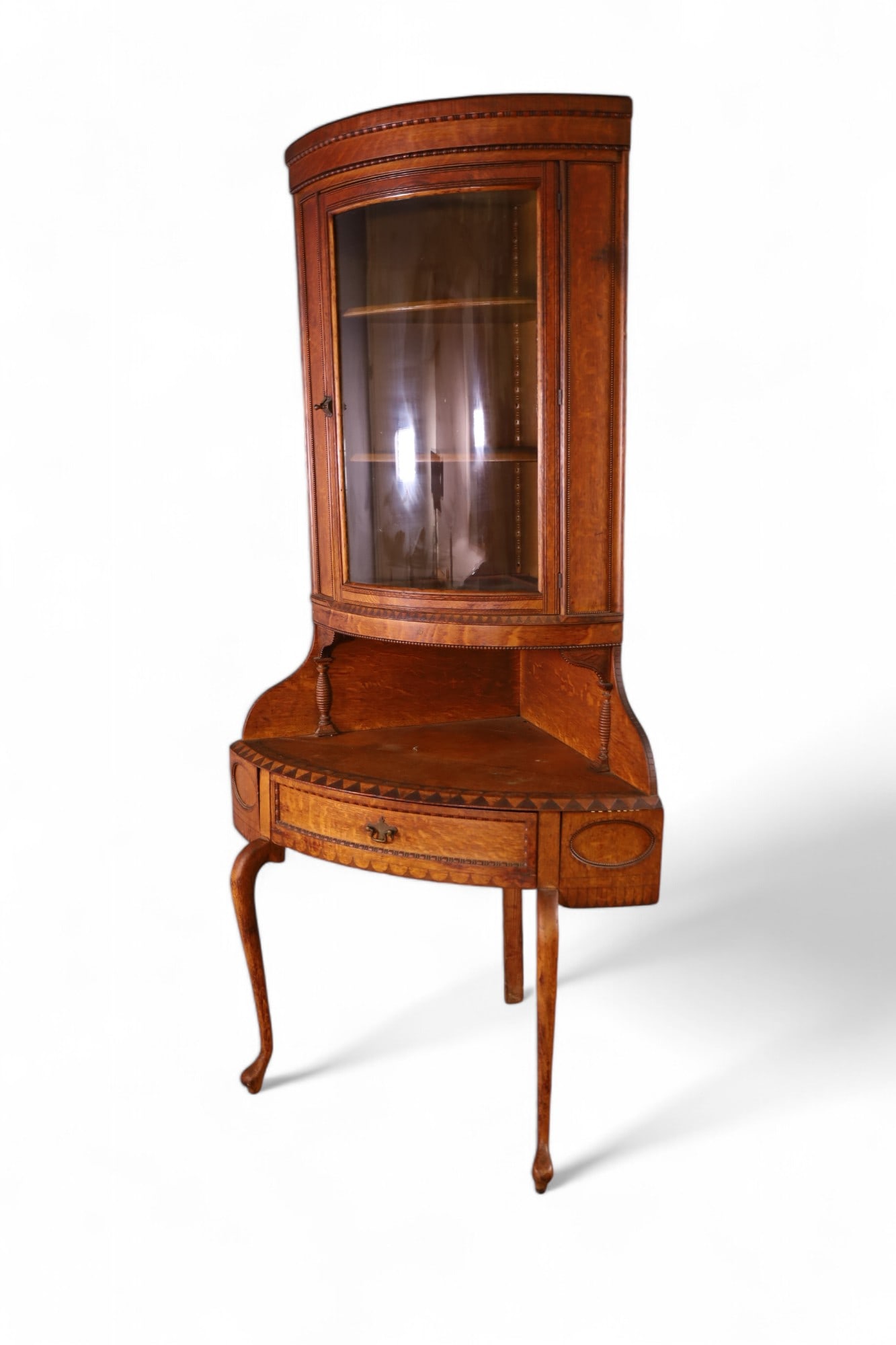 19TH CENTURY OAK CORNER CABINET (1 of 4)