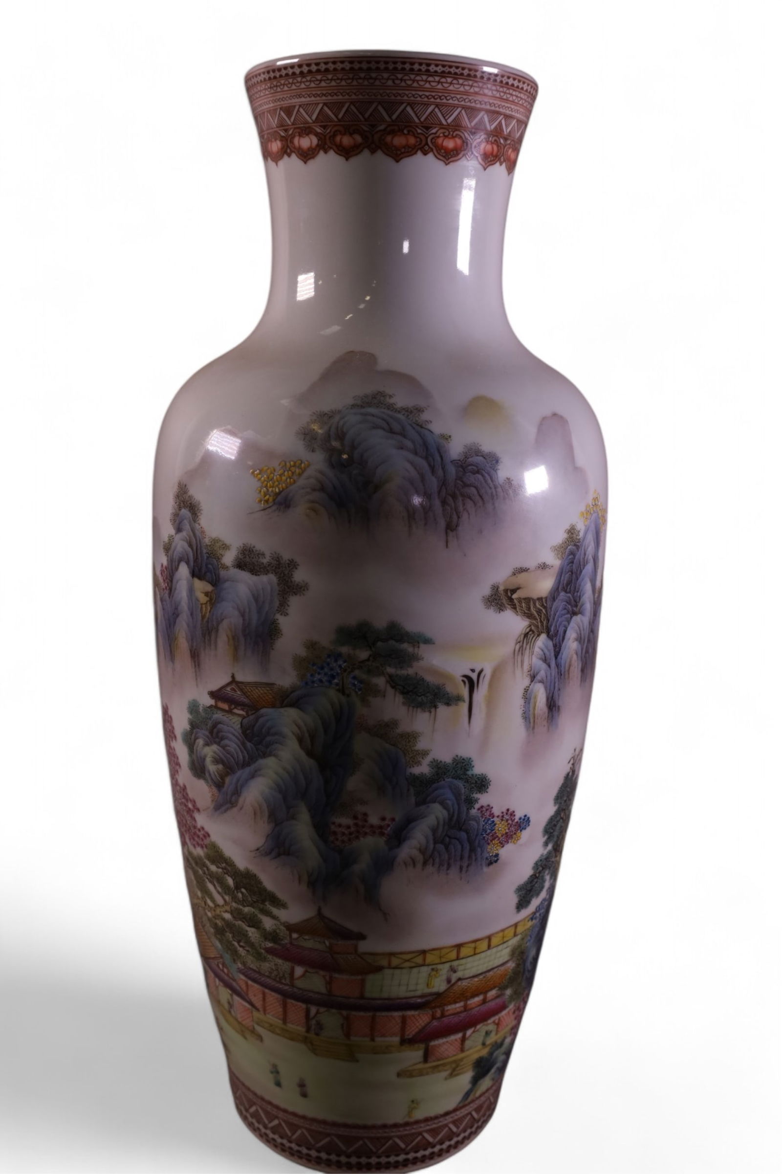 LARGE CHINESE PORCELAIN VASE (1 of 3)